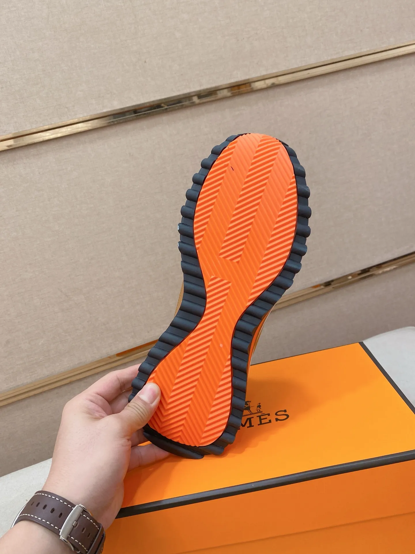 Men's clothing and shoes💰: 520💰《HERMES》【Classic original single version】Hermès; top 🔝purchasing agent🔍🔍men's latest 🇺🇸 counter sales simultaneously, original imported from Italy ▲▲first-layer cowhide ▲▲ (high-end, nobility, class) times) Exquisite workmanship (Italian 🇮🇹Imported water-dyed 🐂cowhide lining) sole: Original sole provided by the original factory, ⚠️exclusive double-layer activity·TPR·rubber·combined molded outsole; super comfortable·wear-resistant·non-slip·environmental protection The real thing is more beautiful if you take the real thing (high quality, follow the order), you can enter and exit the counter at will * Number of yards: 38·39·40·41·42·43·44# (can be customized 45.)